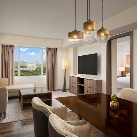 Sheraton Hyderabad Hotel Dış mekan fotoğraf