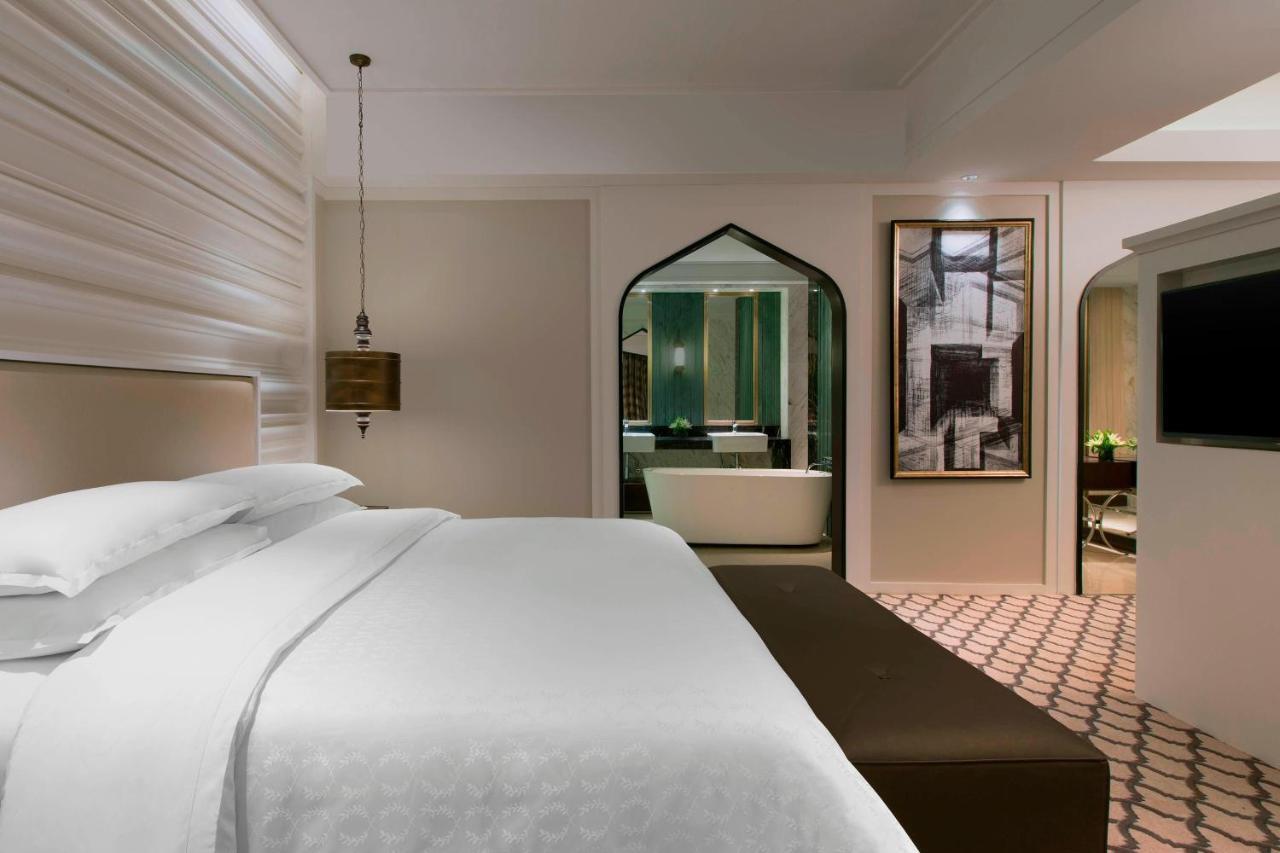 Sheraton Hyderabad Hotel Dış mekan fotoğraf