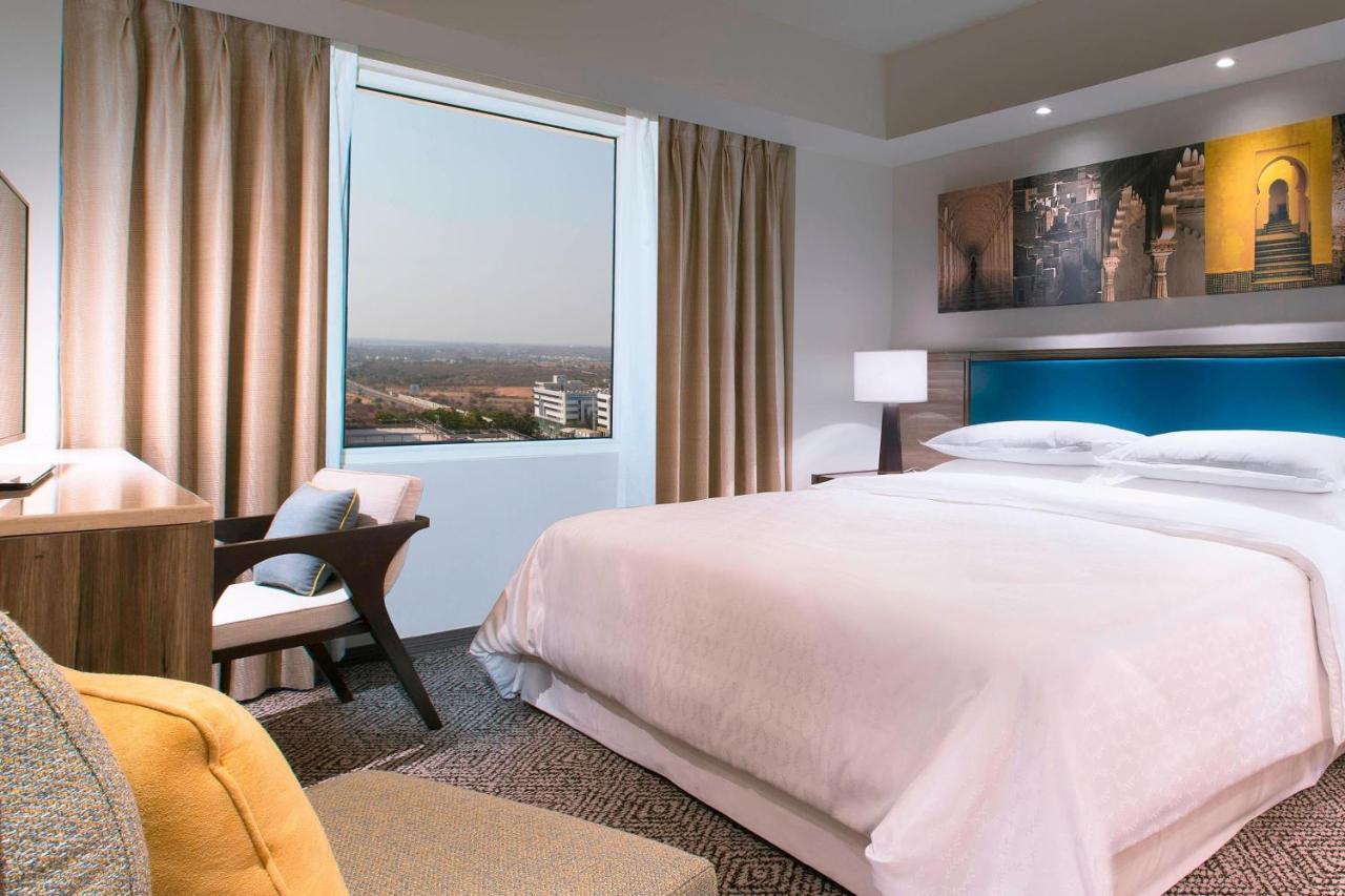 Sheraton Hyderabad Hotel Dış mekan fotoğraf
