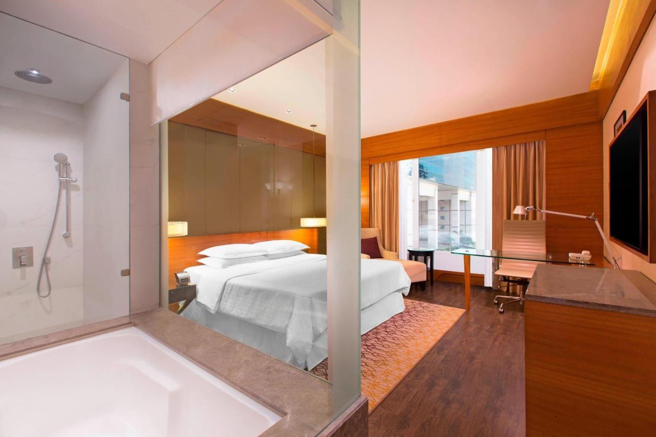 Sheraton Hyderabad Hotel Dış mekan fotoğraf