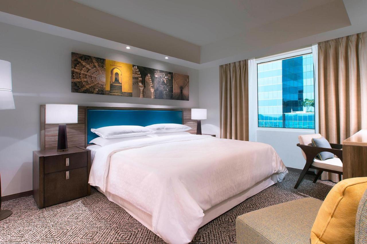 Sheraton Hyderabad Hotel Dış mekan fotoğraf