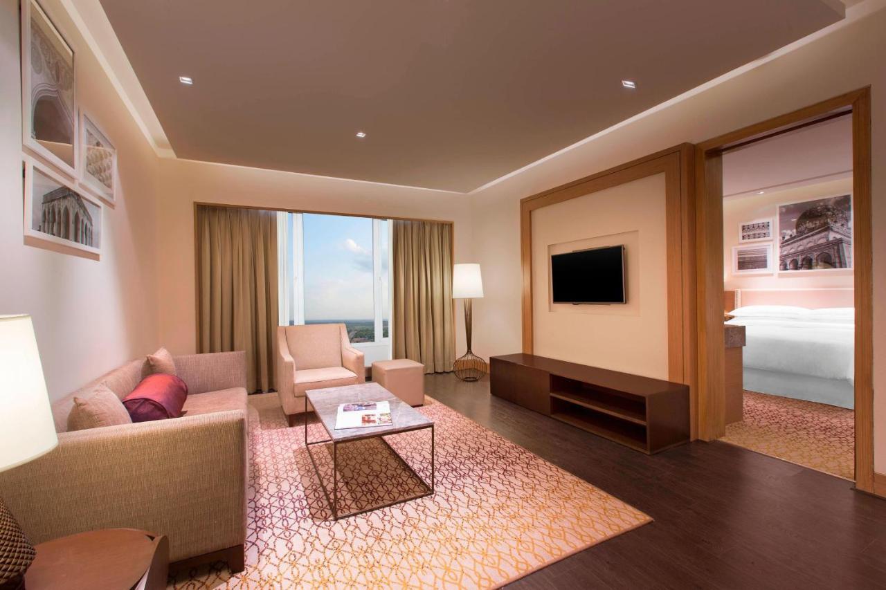 Sheraton Hyderabad Hotel Dış mekan fotoğraf