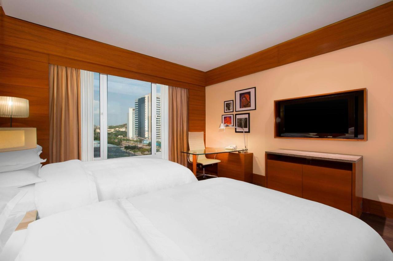 Sheraton Hyderabad Hotel Dış mekan fotoğraf