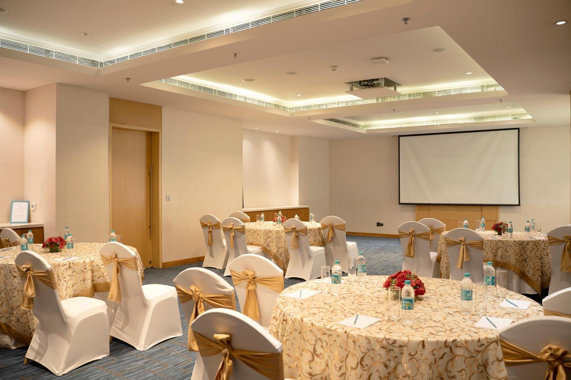 Sheraton Hyderabad Hotel Dış mekan fotoğraf