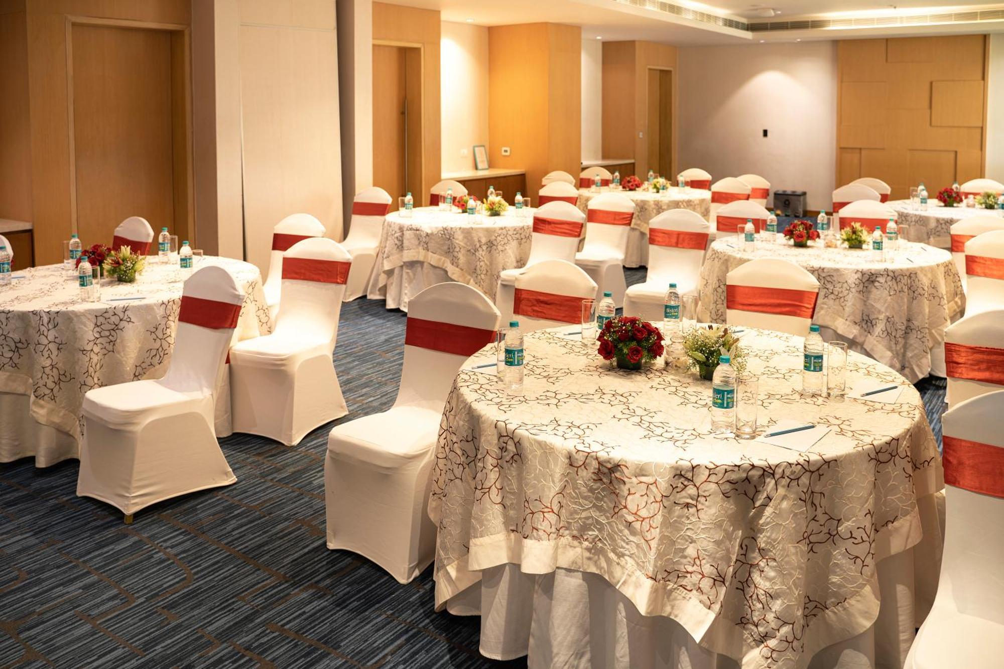 Sheraton Hyderabad Hotel Dış mekan fotoğraf