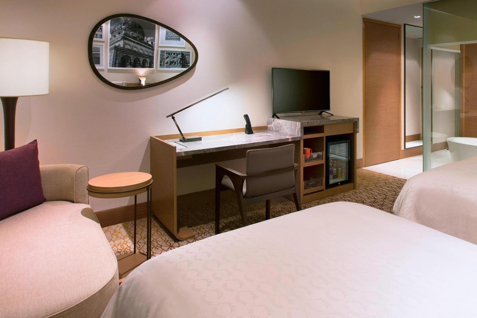 Sheraton Hyderabad Hotel Dış mekan fotoğraf