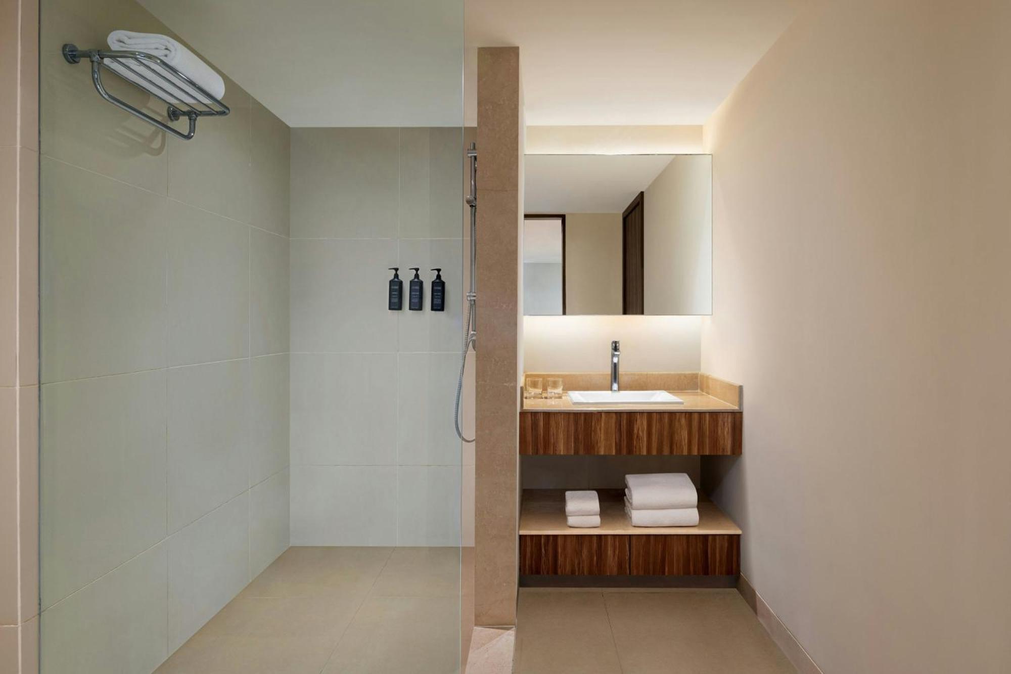Sheraton Hyderabad Hotel Dış mekan fotoğraf